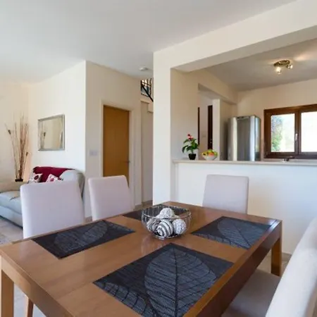 Villa “imagine Renting This Luxury With Golf Course Views”kornos Kouklia